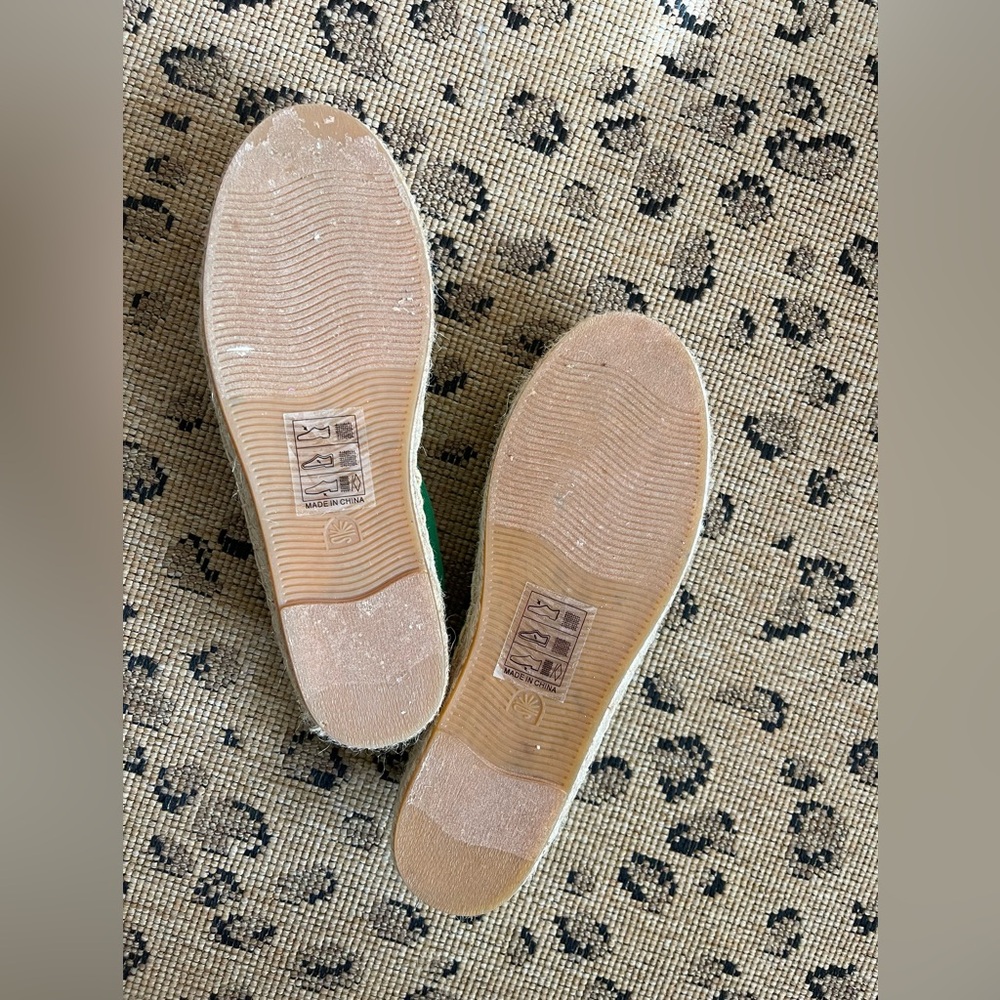 Soludos Kelly Green Espadrilles Size 7.5 NWOB - Picture 2 of 2
